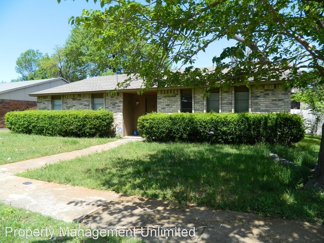 3 Bedrooms, Woods-Sugarberry Rental in Dallas for $1,825 - Photo 1