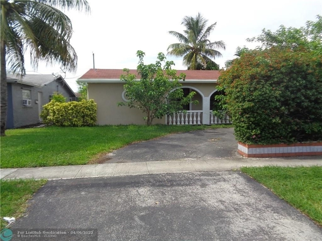 5 Bedrooms, Sunrise Golf Village East Rental in Miami, FL for $4,500 - Photo 1