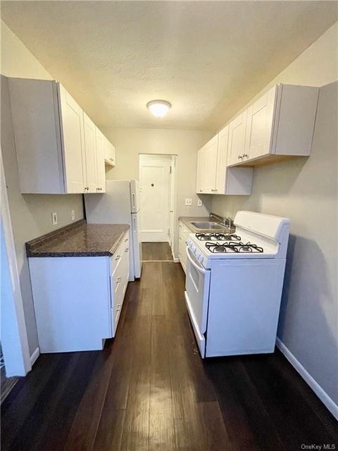 1 Bedroom, White Plains Rental in  for $1,700 - Photo 1