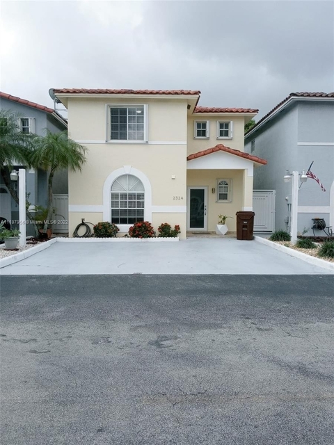 3 Bedrooms, Hialeah Rental in Miami, FL for $2,900 - Photo 1