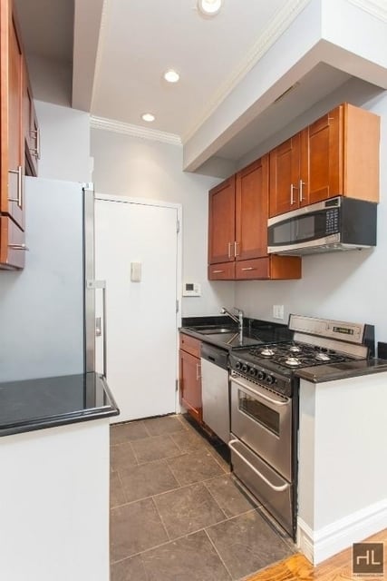 3 Bedrooms, Hell's Kitchen Rental in NYC for $5,295 - Photo 1