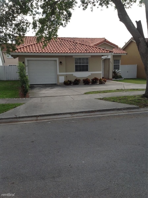 3 Bedrooms, Venezia Homes Estates Rental in Miami, FL for $3,000 - Photo 1