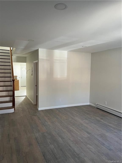 3 Bedrooms, Pelham Bay Rental in NYC for $2,700 - Photo 1