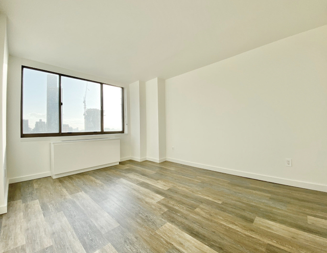 2 Bedrooms, Hell's Kitchen Rental in NYC for $6,100 - Photo 1