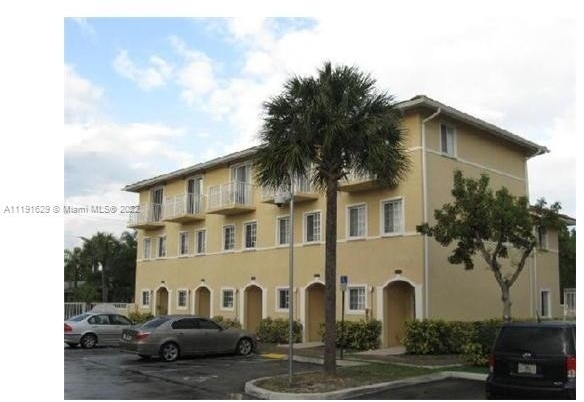 3 Bedrooms, Fulford Bythe Sea Rental in Miami, FL for $2,450 - Photo 1