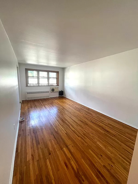 3 Bedrooms, Dyker Heights Rental in NYC for $2,495 - Photo 1