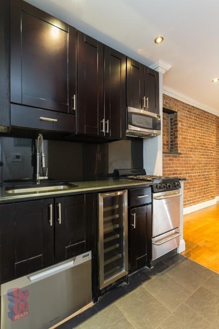 3 Bedrooms, Hell's Kitchen Rental in NYC for $5,575 - Photo 1