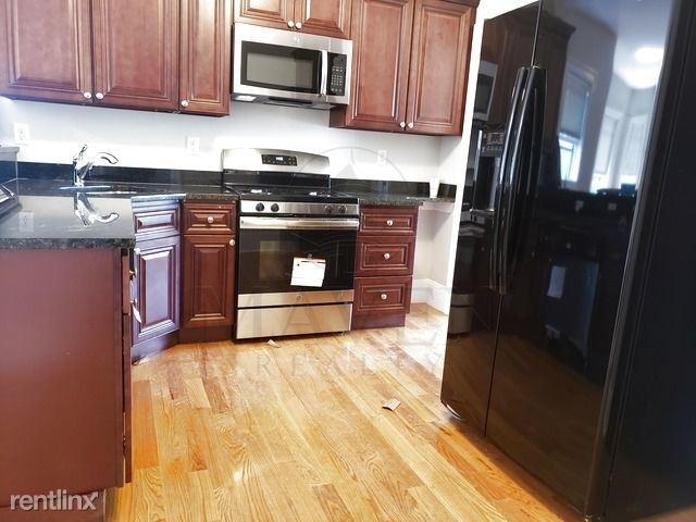 6 Bedrooms, West Somerville Rental in Boston, MA for $5,000 - Photo 1