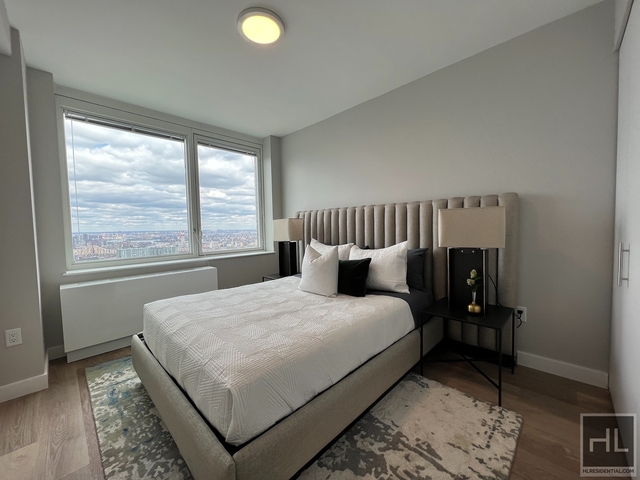 2 Bedrooms, Hunters Point Rental in NYC for $5,850 - Photo 1