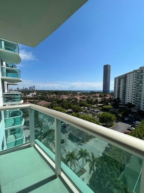 1 Bedroom, Golden Shores Ocean Boulevard Estates Rental in Miami, FL for $2,500 - Photo 1