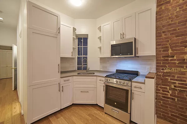 2 Bedrooms, Yorkville Rental in NYC for $4,795 - Photo 1