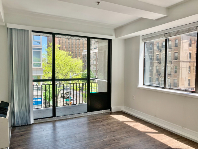2 Bedrooms, Yorkville Rental in NYC for $5,100 - Photo 1