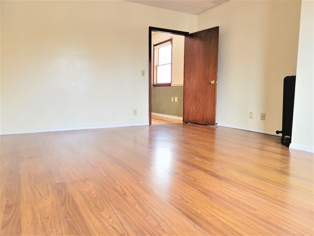 2 Bedrooms, Gravesend Rental in NYC for $1,999 - Photo 1