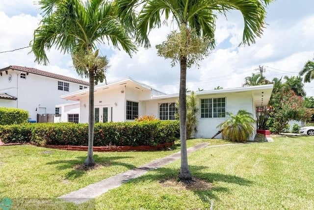 6 Bedrooms, Golden Shores Ocean Boulevard Estates Rental in Miami, FL for $7,500 - Photo 1