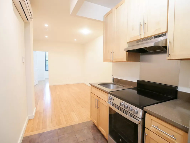 3 Bedrooms, Yorkville Rental in NYC for $3,500 - Photo 1