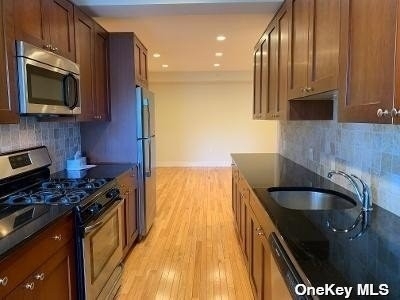 2 Bedrooms, Manorhaven Rental in Long Island, NY for $3,400 - Photo 1