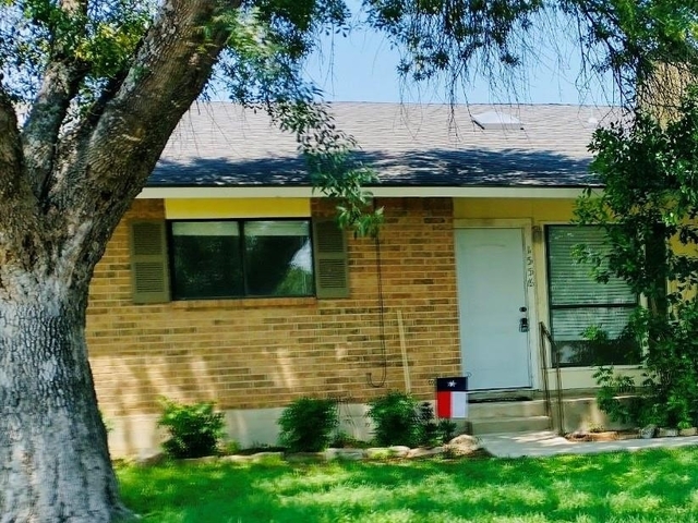 2 Bedrooms, Gruene Road Rental in New Braunfels, TX for $1,400 - Photo 1