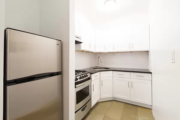 2 Bedrooms, Greenpoint Rental in NYC for $3,250 - Photo 1