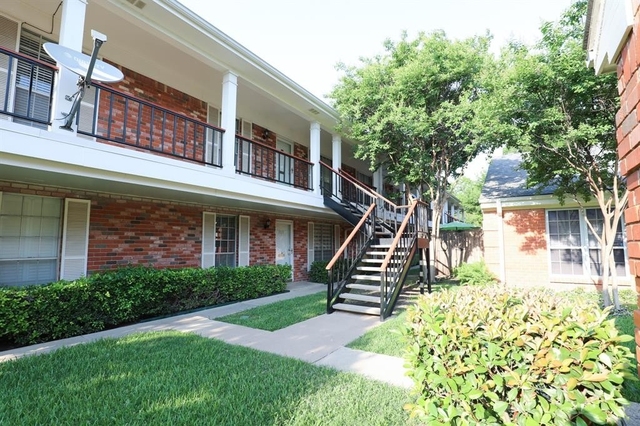 2 Bedrooms, Fort Worth Rental in Dallas for $1,700 - Photo 1