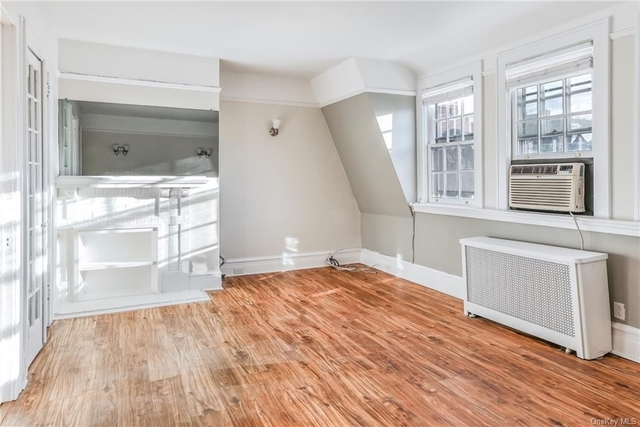 2 Bedrooms, Jackson Heights Rental in NYC for $2,500 - Photo 1