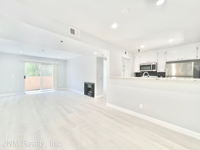 2 Bedrooms, Hollywood Dell Rental in Los Angeles, CA for $3,595 - Photo 1