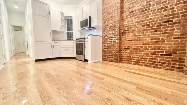 2 Bedrooms, Yorkville Rental in NYC for $4,295 - Photo 1