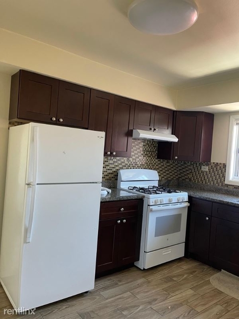 2 Bedrooms, Park Ridge Rental in Chicago, IL for $1,500 - Photo 1