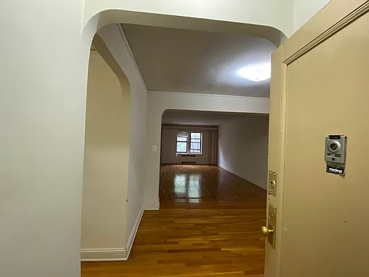 2 Bedrooms, Rego Park Rental in NYC for $2,300 - Photo 1