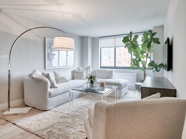 2 Bedrooms, Yorkville Rental in NYC for $5,500 - Photo 1