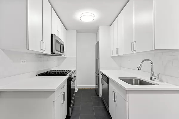 2 Bedrooms, Sutton Place Rental in NYC for $6,695 - Photo 1