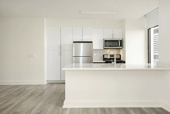 2 Bedrooms, Financial District Rental in NYC for $6,949 - Photo 1