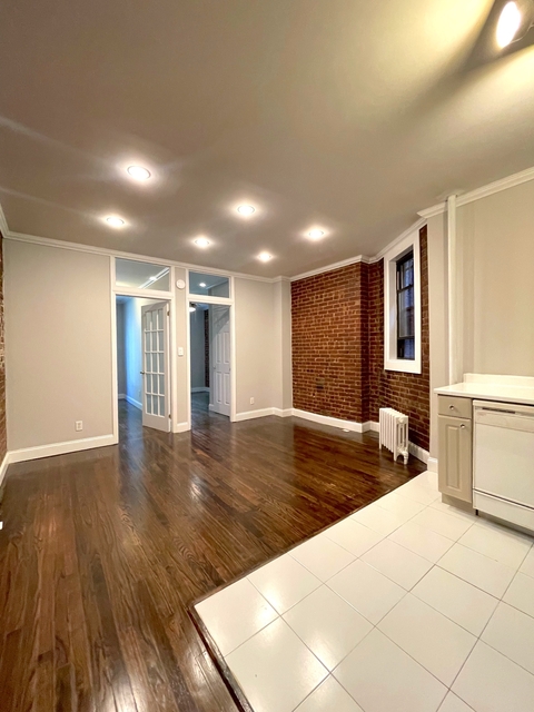 2 Bedrooms, Hell's Kitchen Rental in NYC for $4,295 - Photo 1