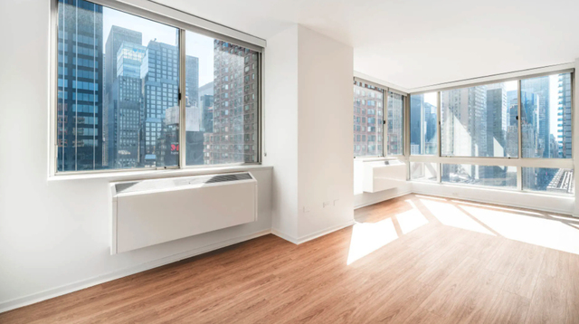 2 Bedrooms, Hell's Kitchen Rental in NYC for $6,800 - Photo 1