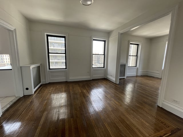2 Bedrooms, Washington Heights Rental in NYC for $2,875 - Photo 1