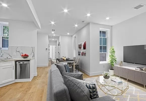 3 Bedrooms, Highland Park Rental in NYC for $3,019 - Photo 1