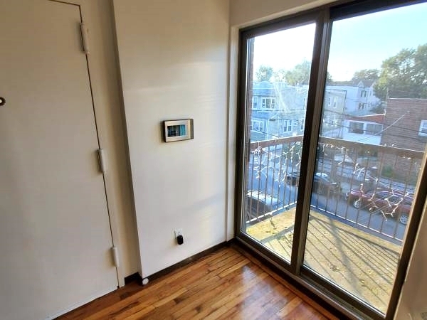 2 Bedrooms, Middle Village Rental in NYC for $2,500 - Photo 1