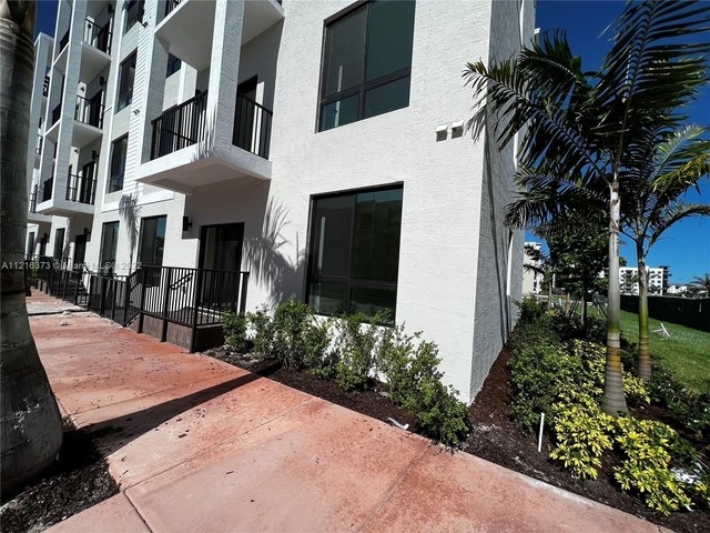 3 Bedrooms, Doral Rental in Miami, FL for $3,500 - Photo 1