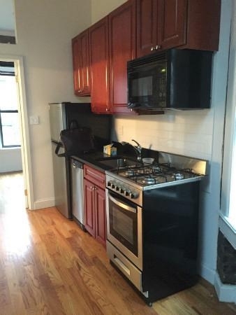 2 Bedrooms, Hell's Kitchen Rental in NYC for $3,700 - Photo 1