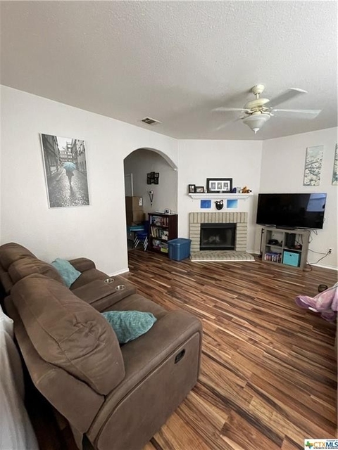 3 Bedrooms, Schertz-Cibolo Rental in New Braunfels, TX for $1,850 - Photo 1