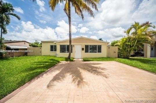 3 Bedrooms, Fulford Bythe Sea Rental in Miami, FL for $3,600 - Photo 1