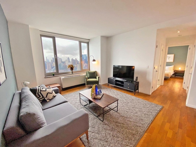 3 Bedrooms, Hell's Kitchen Rental in NYC for $8,000 - Photo 1
