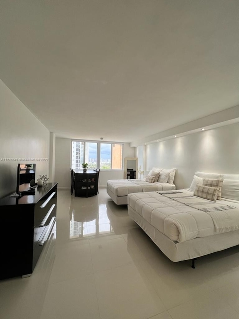 Studio, Venicetta Beach Rental in Miami, FL for $2,500 - Photo 1