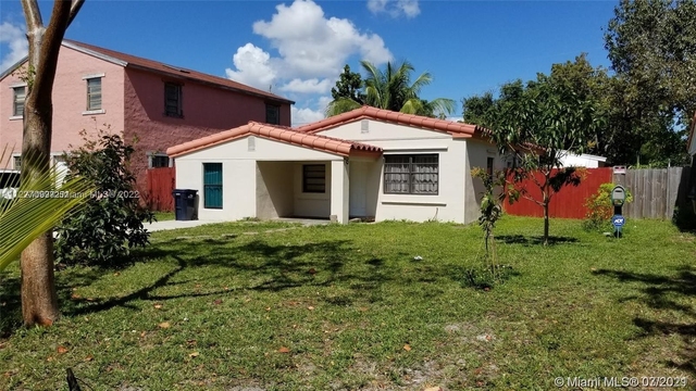 3 Bedrooms, Fulford Bythe Sea Rental in Miami, FL for $3,200 - Photo 1