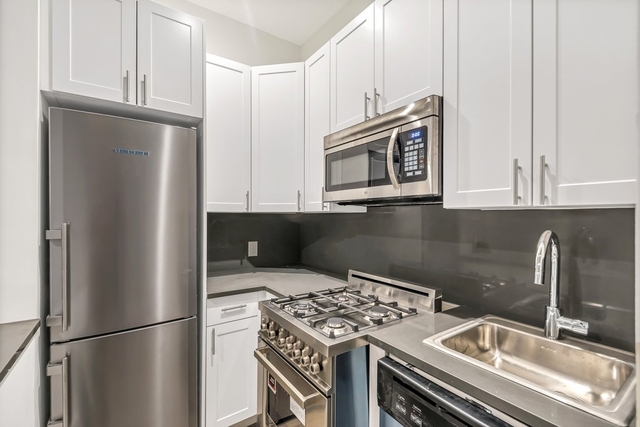 3 Bedrooms, Yorkville Rental in NYC for $5,195 - Photo 1
