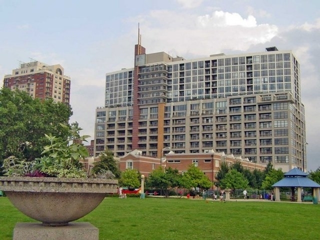 2 Bedrooms, Dearborn Park Rental in Chicago, IL for $3,200 - Photo 1