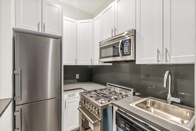 3 Bedrooms, Yorkville Rental in NYC for $5,667 - Photo 1
