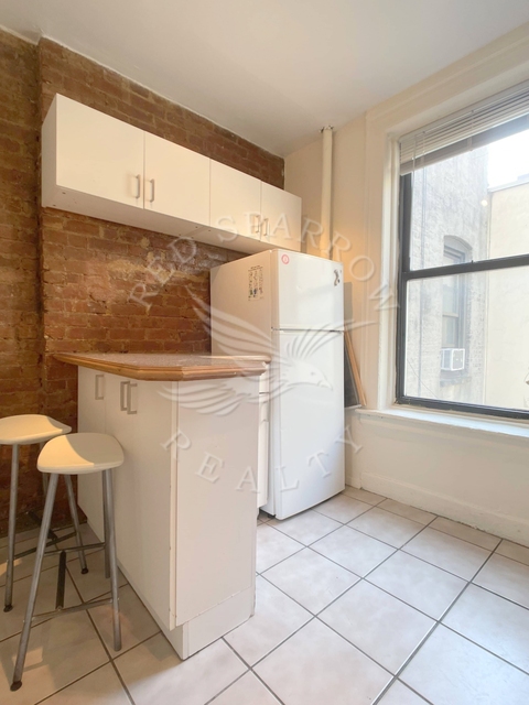 2 Bedrooms, Yorkville Rental in NYC for $3,200 - Photo 1
