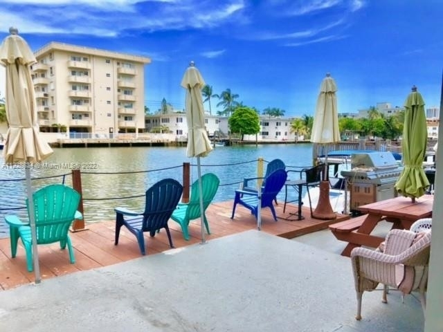 2 Bedrooms, Biscayne Beach Rental in Miami, FL for $2,000 - Photo 1