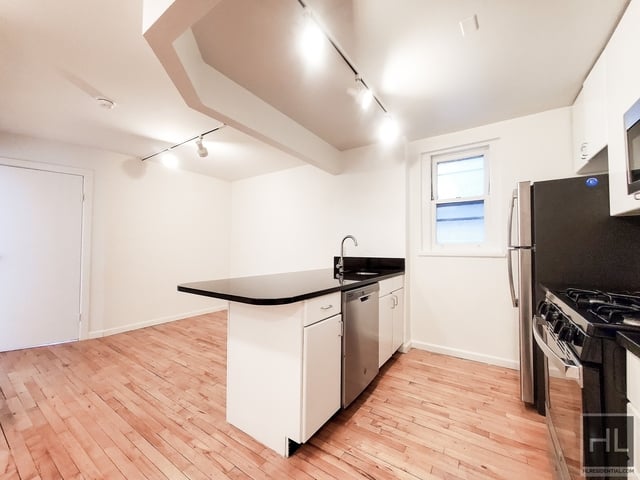 2 Bedrooms, Alphabet City Rental in NYC for $4,500 - Photo 1