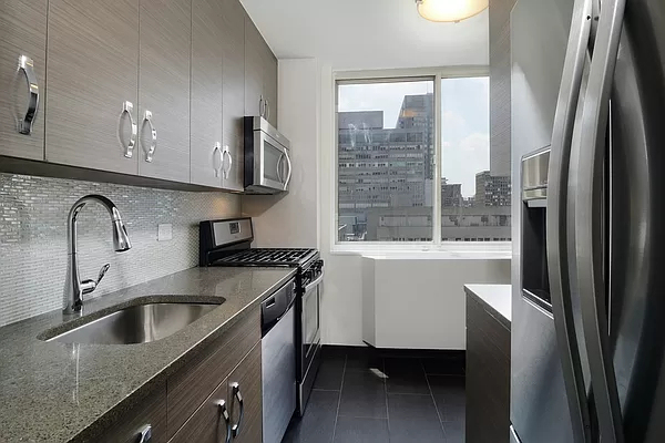 3 Bedrooms, Murray Hill Rental in NYC for $8,870 - Photo 1